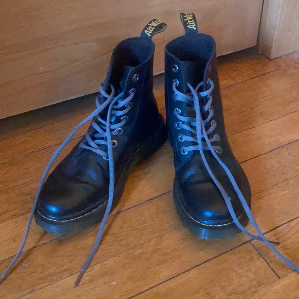 I’ve only warn these a few times! They fit comfortably.